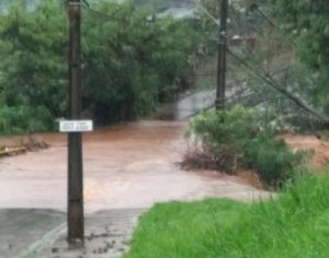 Chuva causa alagamentos e estragos em Londrina e região
