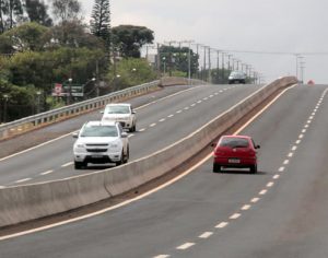 Motoristas liberam pista e encerram protesto na PR-445 em Londrina