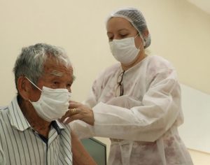 Londrina libera quarta dose de vacina para idosos acima de 80 anos