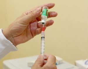 Vacina: Cambé inicia cadastro de pessoas de 59 anos com comorbidades