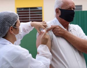 Mutirão: Londrina libera vacina bivalente anti-covid para maiores de 65 anos