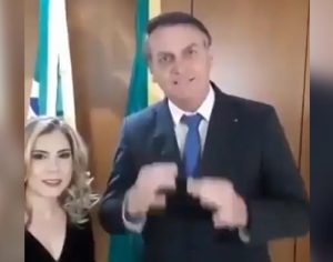 Ao citar belezas do país, Bolsonaro diz que Antártica fica no Brasil; assista