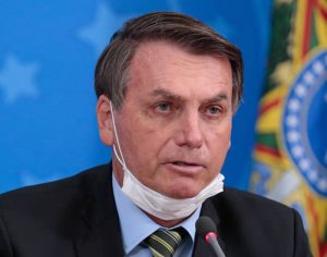 Bolsonaro concede a si mesmo a Medalha do Mérito Científico