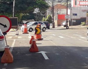 Avenida Rio Branco tem novo trecho interditado para obras da trincheira