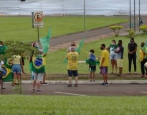 Em semana com recorde de óbitos, Londrina tem ato contra restrições