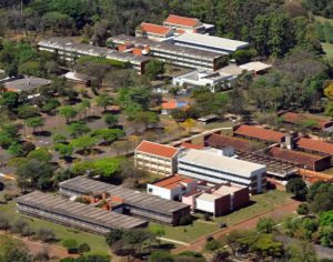 UEL forma mais 1.321 doutores, mestres e especialistas