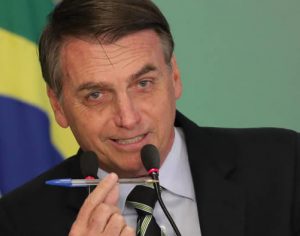 Após canetada, Bolsonaro aumenta o próprio salário e de ministros em até 69%