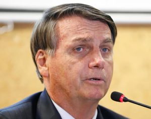 Bolsonaro é internado com suboclusão intestinal, diz boletim médico
