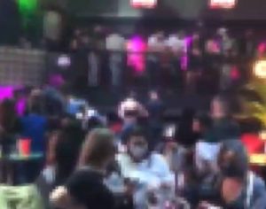 Polícia encerra festa em bar com lotação máxima em Londrina