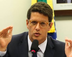 Investigado, Ricardo Salles pede demissão do Ministério do Meio Ambiente