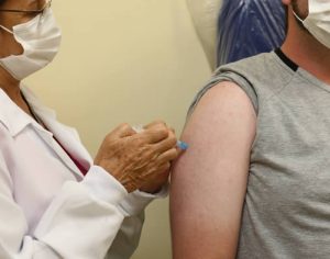Paraná vai aplicar quarta dose anti-covid em pessoas acima de 40 anos