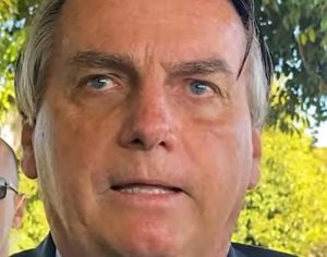 Bolsonaro renova concessão da Globo por mais 15 anos