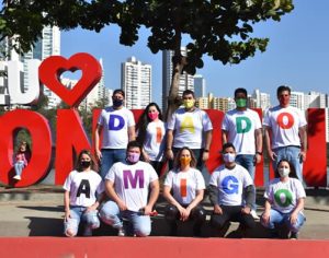 Influenciadores de Londrina fazem ato simbólico no Dia do Amizade