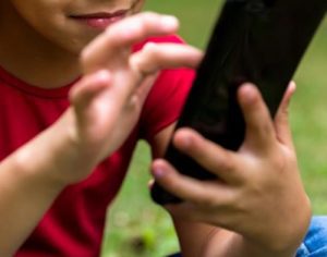 Menina de 11 anos foge de casa para tentar encontrar youtuber em Londrina