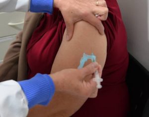 Paraná recomenda quarta dose anti-covid em idosos acima de 60 anos