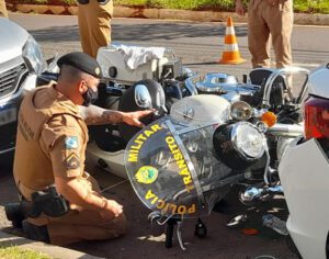 Policial sofre acidente durante fuga em blitz no Centro de Londrina