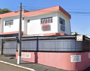 Dona de bar é presa por suspeita de favorecimento à prostituição