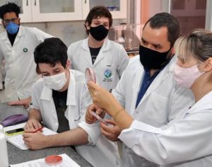 UEL licencia tecnologia inédita para produção de biodefensivo agrícola