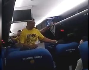 Vídeo: bolsonaristas ganham camisa, transporte e 100 reais para protesto