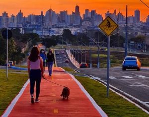 Projeto da UEL estuda influência de caminhadas nos bairros de Londrina