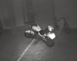 Vídeo com ‘moto fantasma’ em prédio de Londrina viraliza na web