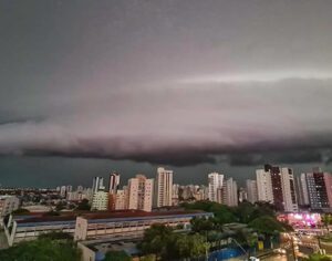 Chuva preta chega ao Paraná; confira previsão para Londrina e região