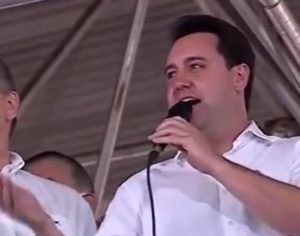 Ratinho Jr é vaiado por apoiadores de Bolsonaro em Maringá; assista