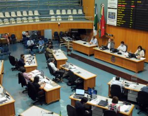 Vereadores autorizam Cohab a vender terrenos para regularizar ocupações