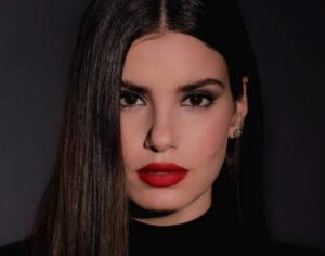 Camilla Queiroz quer processar Globo por assédio moral