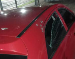 Dois homens são mortos a tiros dentro de carro em Londrina