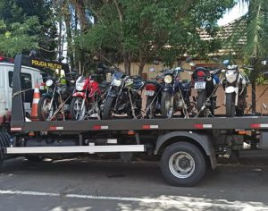 ‘Escape aberto’: blitz da PM recolhe oito motocicletas em Londrina