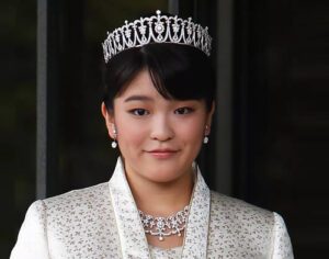 Princesa japonesa abre mão de Império e se casa com plebeu
