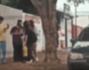 Vídeo: PM flagra venda de bebida alcoólica para adolescentes em Londrina