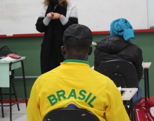 Projeto oferece aulas de português para estrangeiros em Londrina