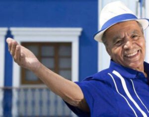 Mundo do samba participa do velório de Monarco, presidente de honra da Portela