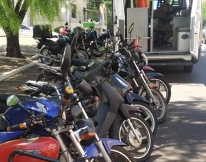 Polícia recolhe 12 motos irregulares durante bloqueio em Londrina