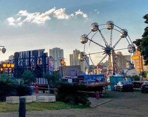Natal: Londrina tem parque de diversões na Praça Tomi Nakagawa