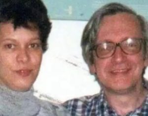 Filha de Olavo de Carvalho diz que pai morreu de covid-19