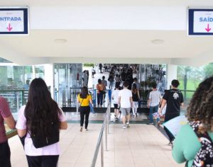 Enem: contribuição de mulheres nas ciências da saúde é tema de redação