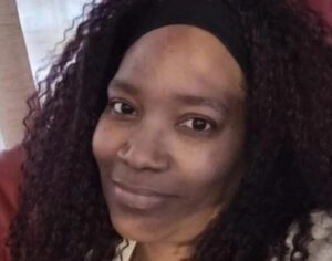 Família abre caixão em velório e encontra corpo de outra mulher com peruca