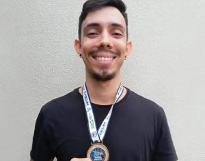 Estudante da UEL é 1º colocado em Olimpíada Brasileira de Química