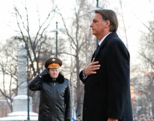 Na Rússia, Bolsonaro participa de homenagem a soldados comunistas