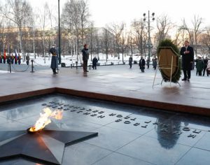 Bolsonaro justifica visita a monumento soviético: “Soldado é soldado”