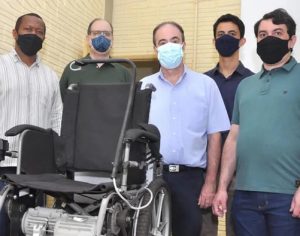 Cadeira de rodas motorizada é patenteada por pesquisadores da UEL