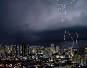 Chuva e ventos fortes atingem Londrina; acompanhe as ocorrências
