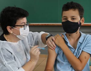 Londrina libera reforço anti-covid para crianças de 8 a 11 anos; veja os locais