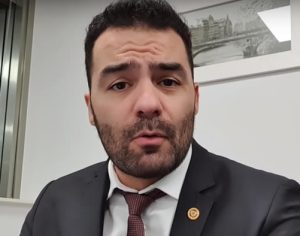 Mamãe Falei renuncia ao mandato de deputado após áudios sexistas