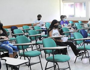 UEL retira obrigatoriedade do uso de máscaras em locais fechados
