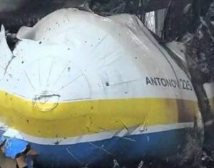 Vídeo mostra o que restou do maior avião do mundo, destruído na Ucrânia