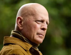 Bruce Willis vai se aposentar após ser diagnosticado com afasia